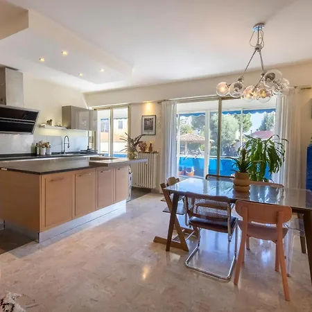Апартаменты 3 Chambres Spacieux Et Agreable *